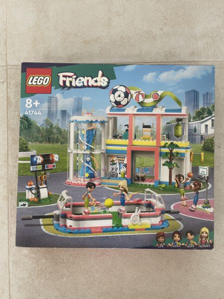 LEGO Friends – Sportzentrum (41744) (Originalverpackt und ungeöffnet)