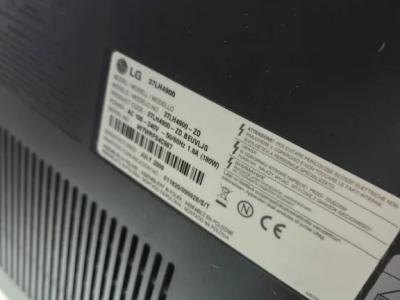 LG Fernseher in Schwarz.