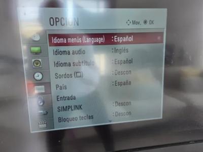 LG Fernseher in Schwarz.