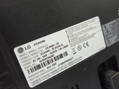 LG Fernseher in Schwarz.