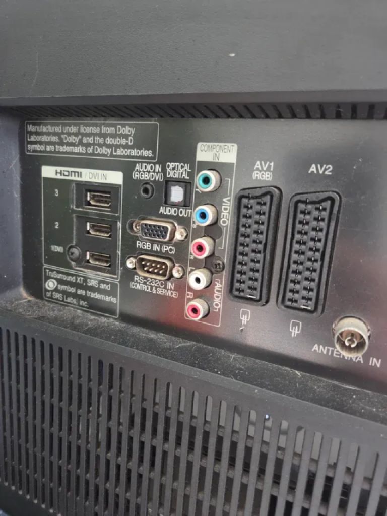 LG Fernseher in Schwarz.