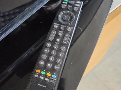 LG Fernseher in Schwarz.