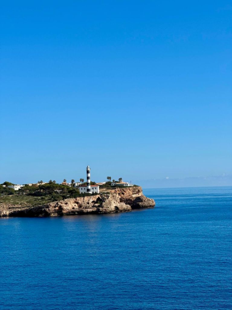 Lichtdurchflutete Wohnung in 1. Meereslinie in Portocolom