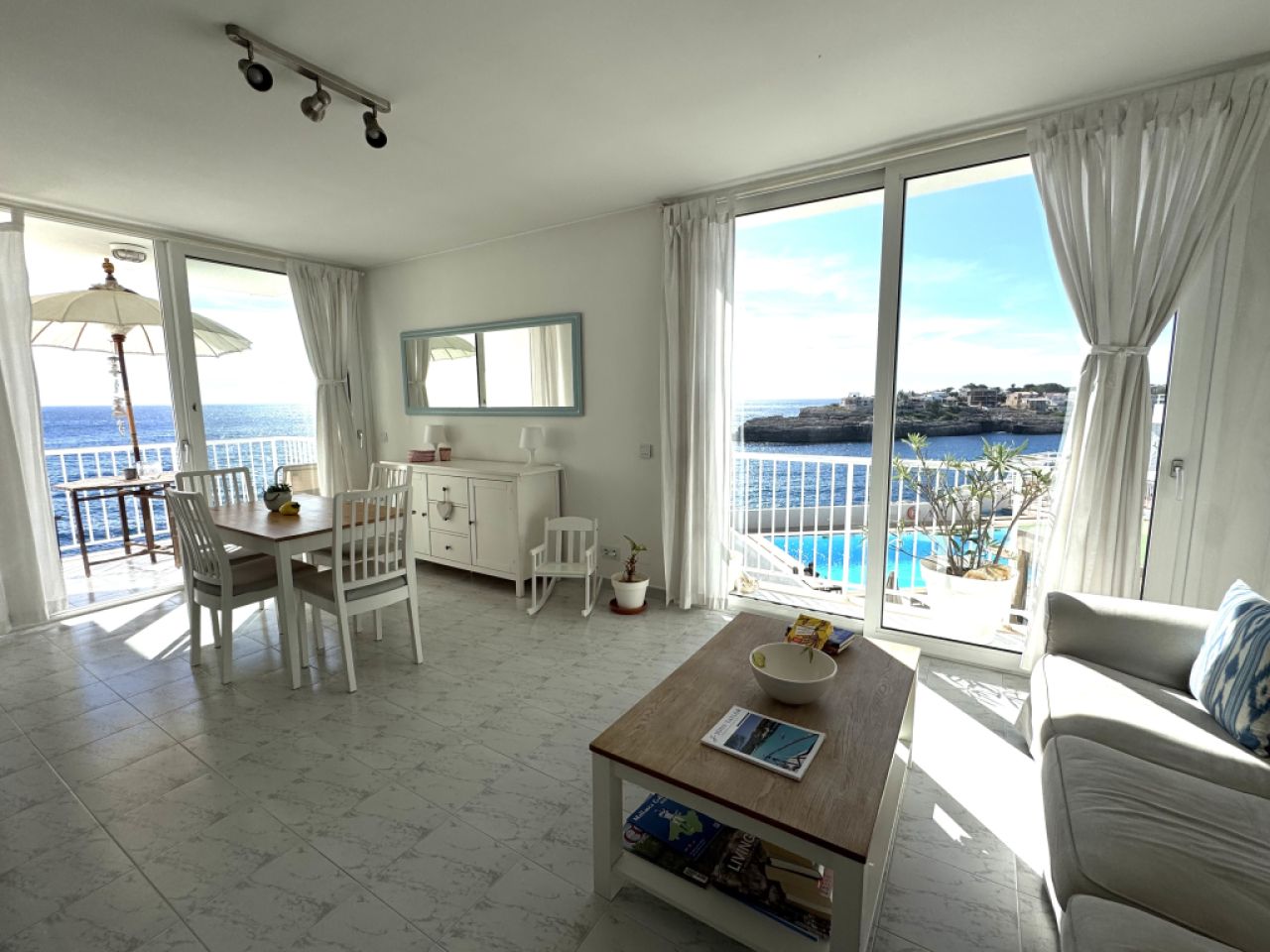 Lichtdurchflutete Wohnung in 1. Meereslinie in Portocolom