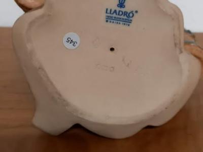 Lladro niña con dos cubos