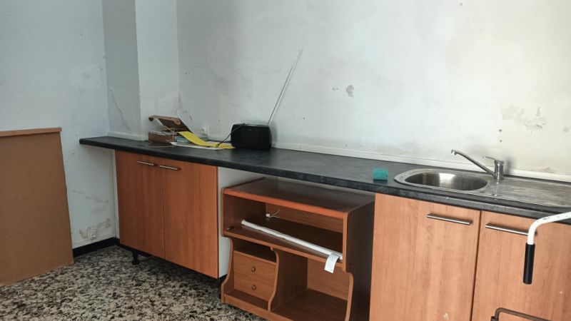 Local cerca del centro de Felantix --- L 27 CM