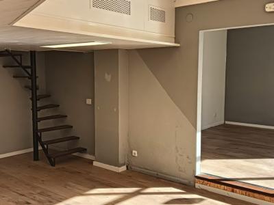 Local cerca del centro de Felantix --- L 27 CM