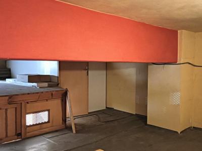 Local cerca del centro de Felantix --- L 27 CM