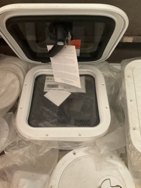 Escotillas, ventanas y cubiertas de inspección