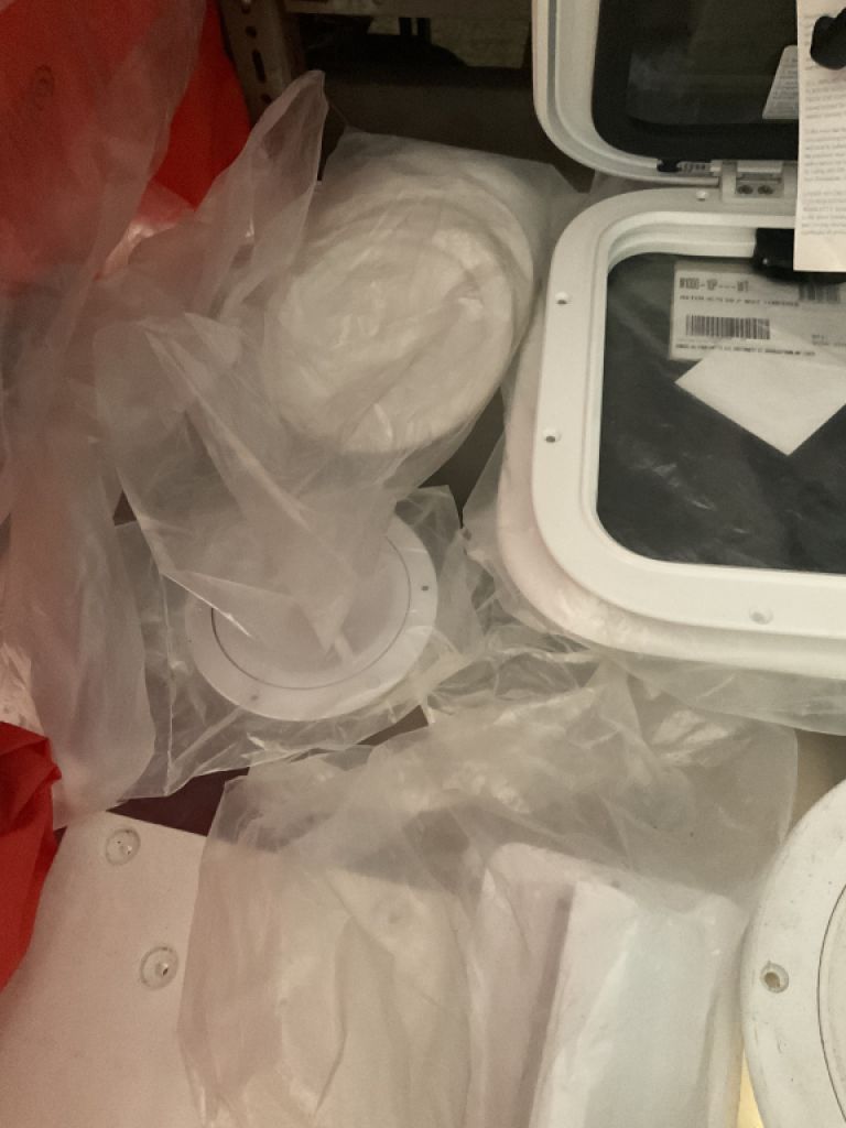 Escotillas, ventanas y cubiertas de inspección