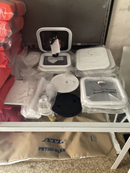 Escotillas, ventanas y cubiertas de inspección