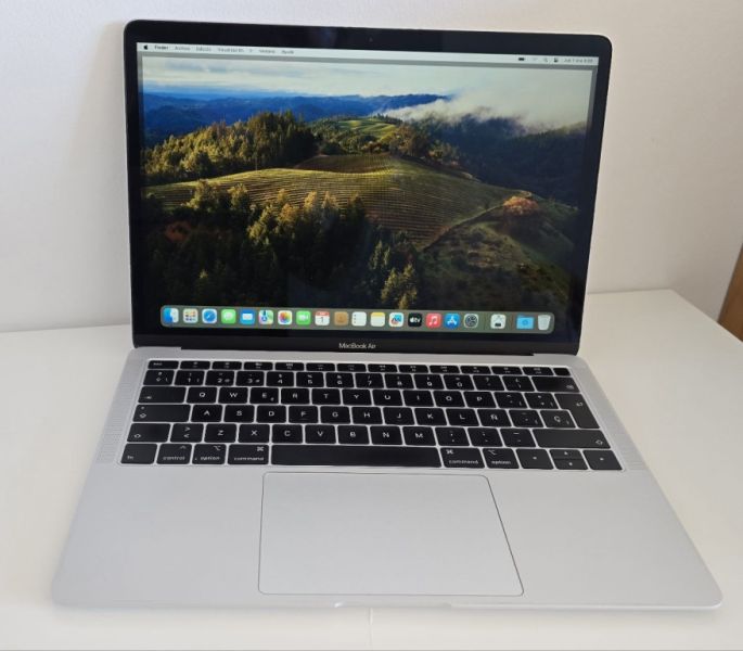 MacBook Air 13” en muy buen estado, funciona perfecto.