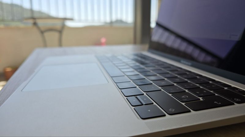 MacBook Air 13” en muy buen estado, funciona perfecto.