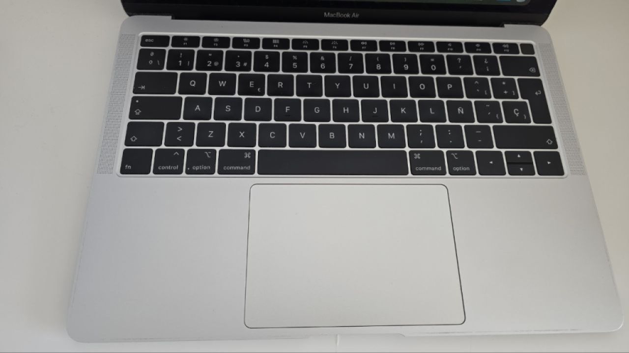 MacBook Air 13” en muy buen estado, funciona perfecto.