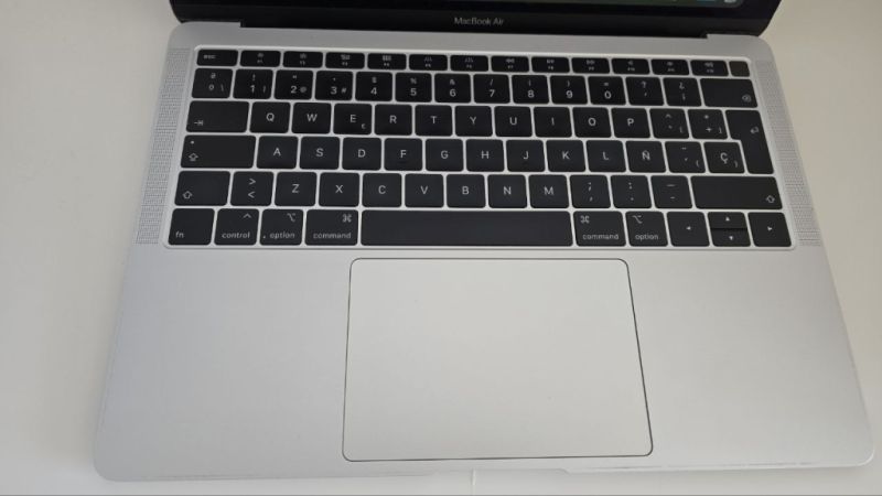 MacBook Air 13” en muy buen estado, funciona perfecto.