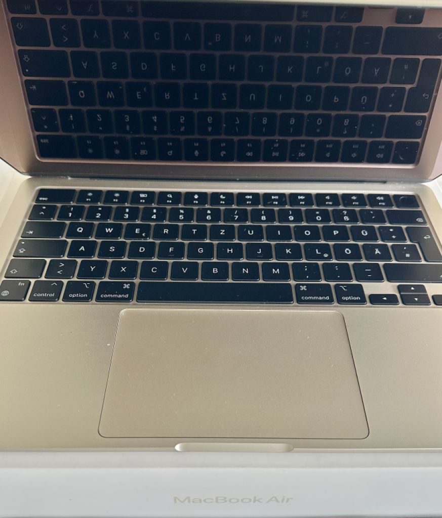 MacBook Air M2 (German keyboard)