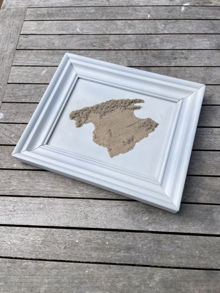 Mallorca Bild Sandbild Reliefbild 32x27 mit HolzRahmen weiß