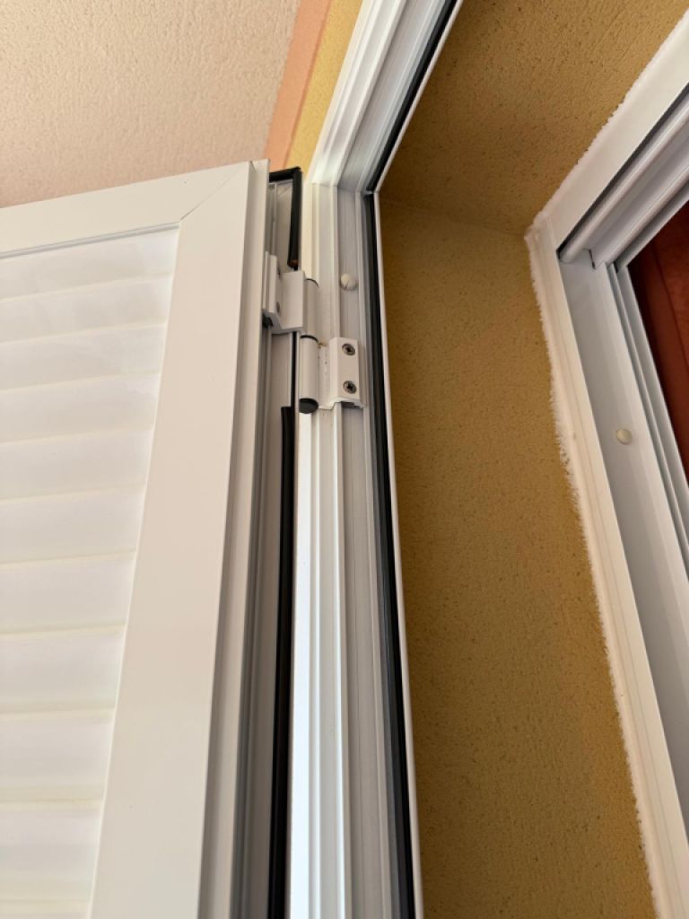 Mallorca persiana de aluminio blanca