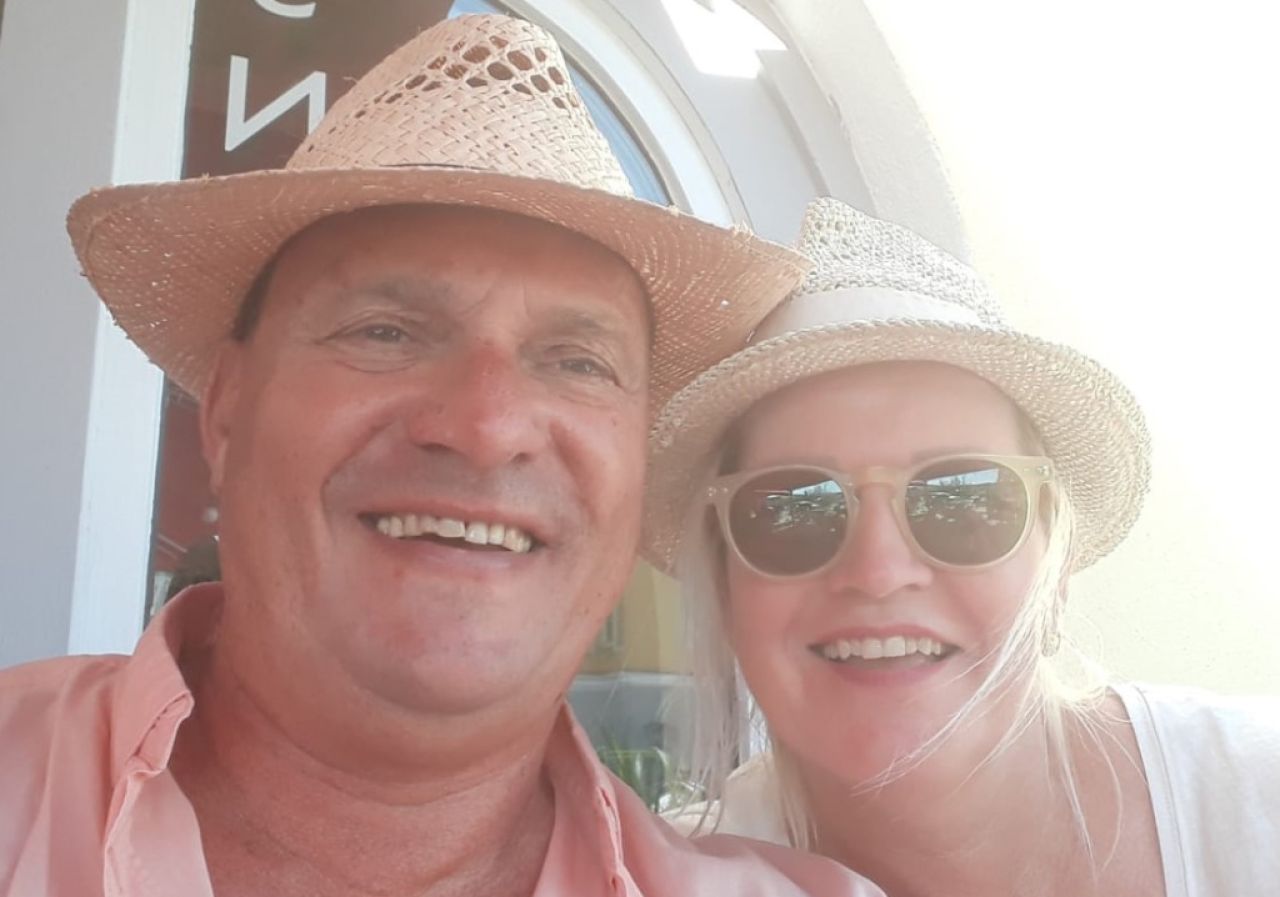 ¡Pareja de managers ofrece sus servicios!