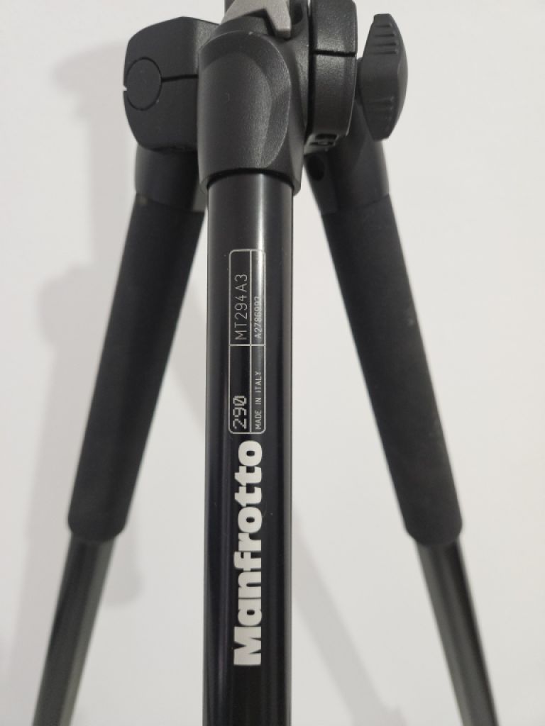 MANFROTTO 290 trípode de aluminio, de tres patas con funda para trípode