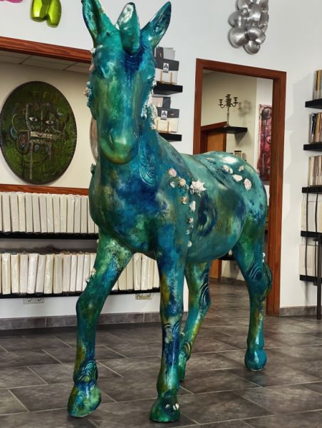 Margo Murashkos Pferd aus Atlantis - ab sofort nur bei At Kinsky Art & Living in Port Andratx