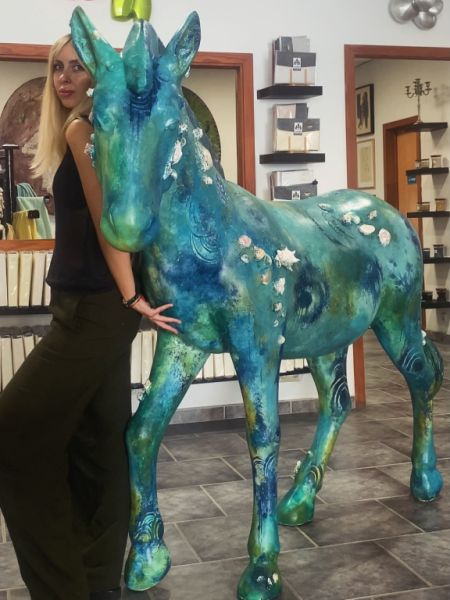 Margo Murashkos Pferd aus Atlantis - ab sofort nur bei At Kinsky Art & Living in Port Andratx