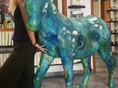 Margo Murashkos Pferd aus Atlantis - ab sofort nur bei At Kinsky Art & Living in Port Andratx