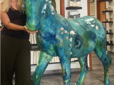 Margo Murashkos Pferd aus Atlantis - ab sofort nur bei At Kinsky Art & Living in Port Andratx