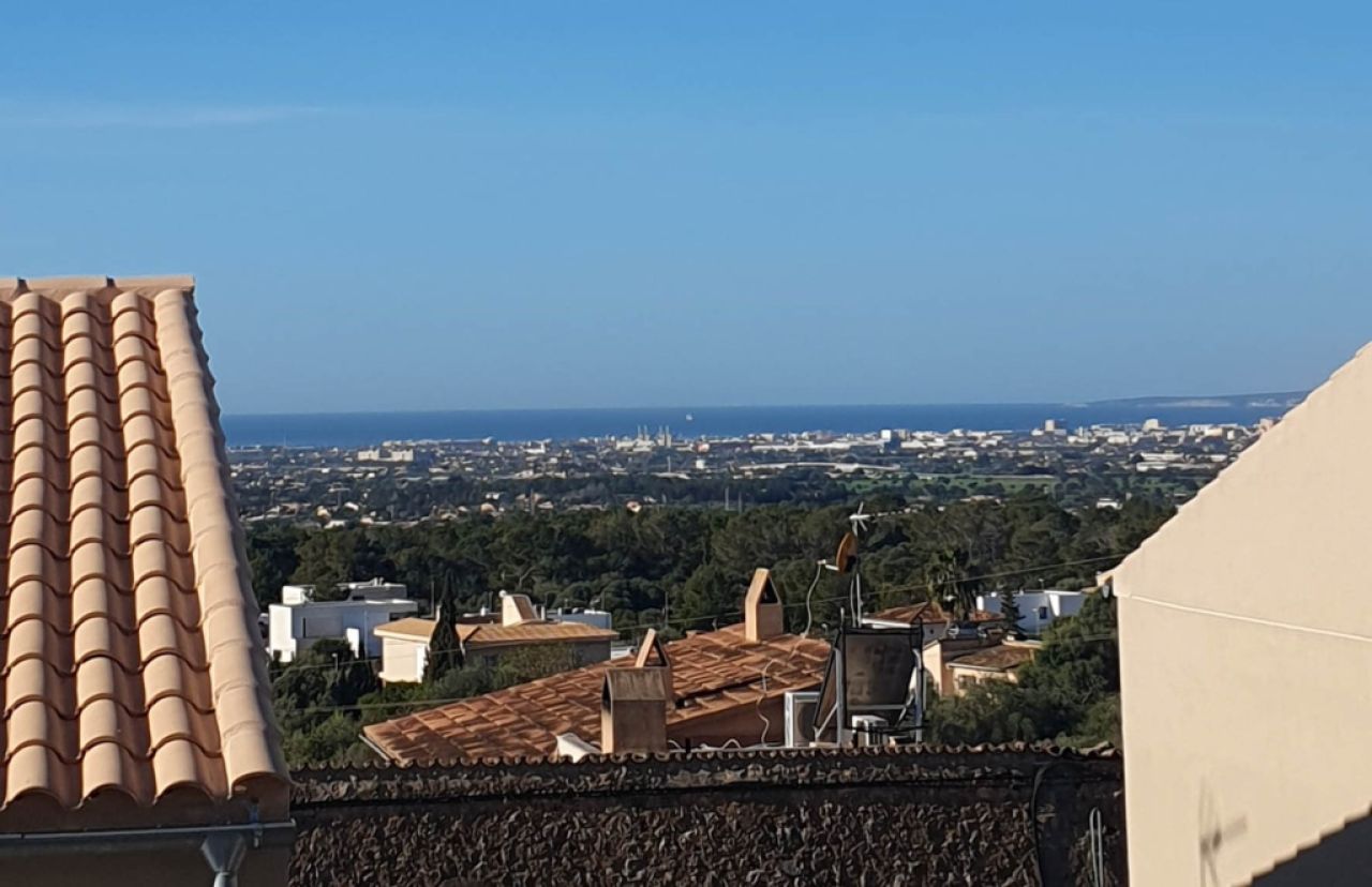 MARRATXI: Gepflegtes 4 SZ-Stadthaus mit Pool  im Palma-Radius zu verkaufen (Neubau aus 2022)