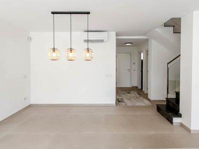 MARRATXI: Gepflegtes 4 SZ-Stadthaus mit Pool  im Palma-Radius zu verkaufen (Neubau aus 2022)