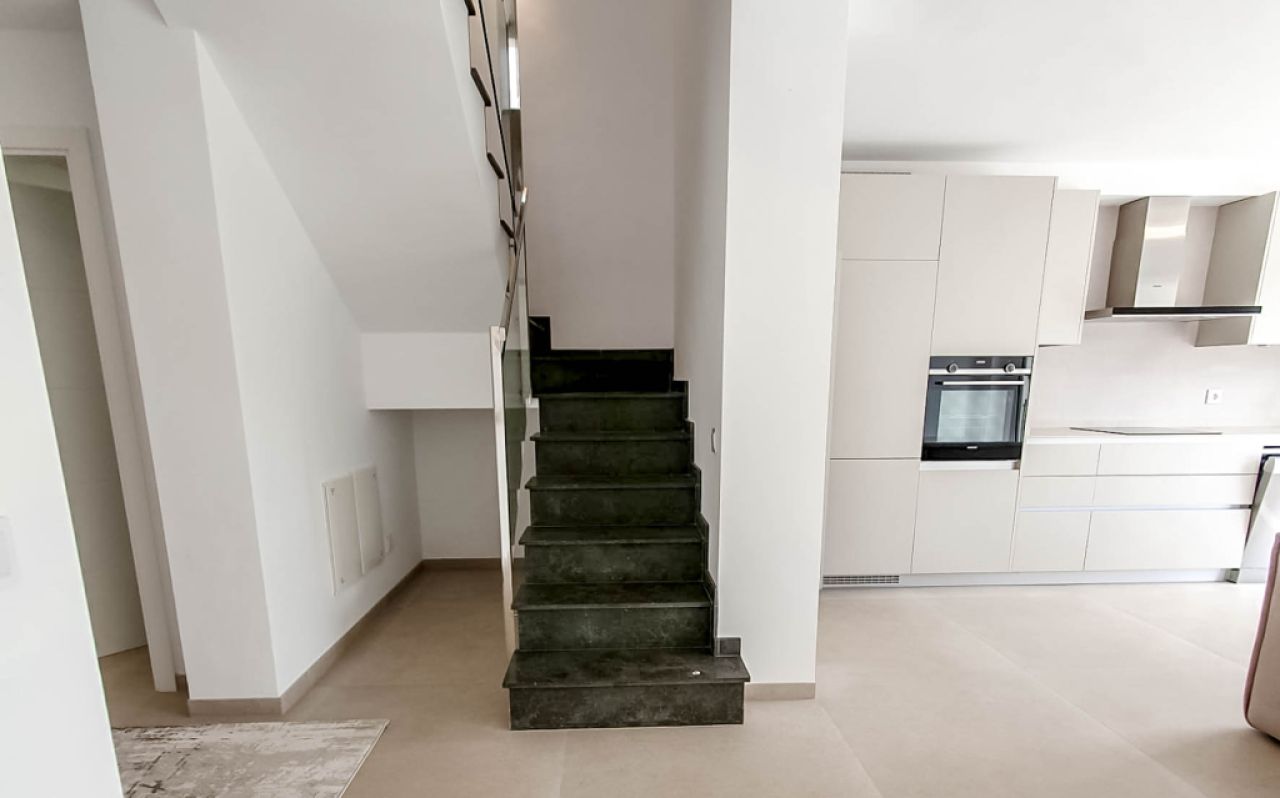 MARRATXI: Gepflegtes 4 SZ-Stadthaus mit Pool  im Palma-Radius zu verkaufen (Neubau aus 2022)