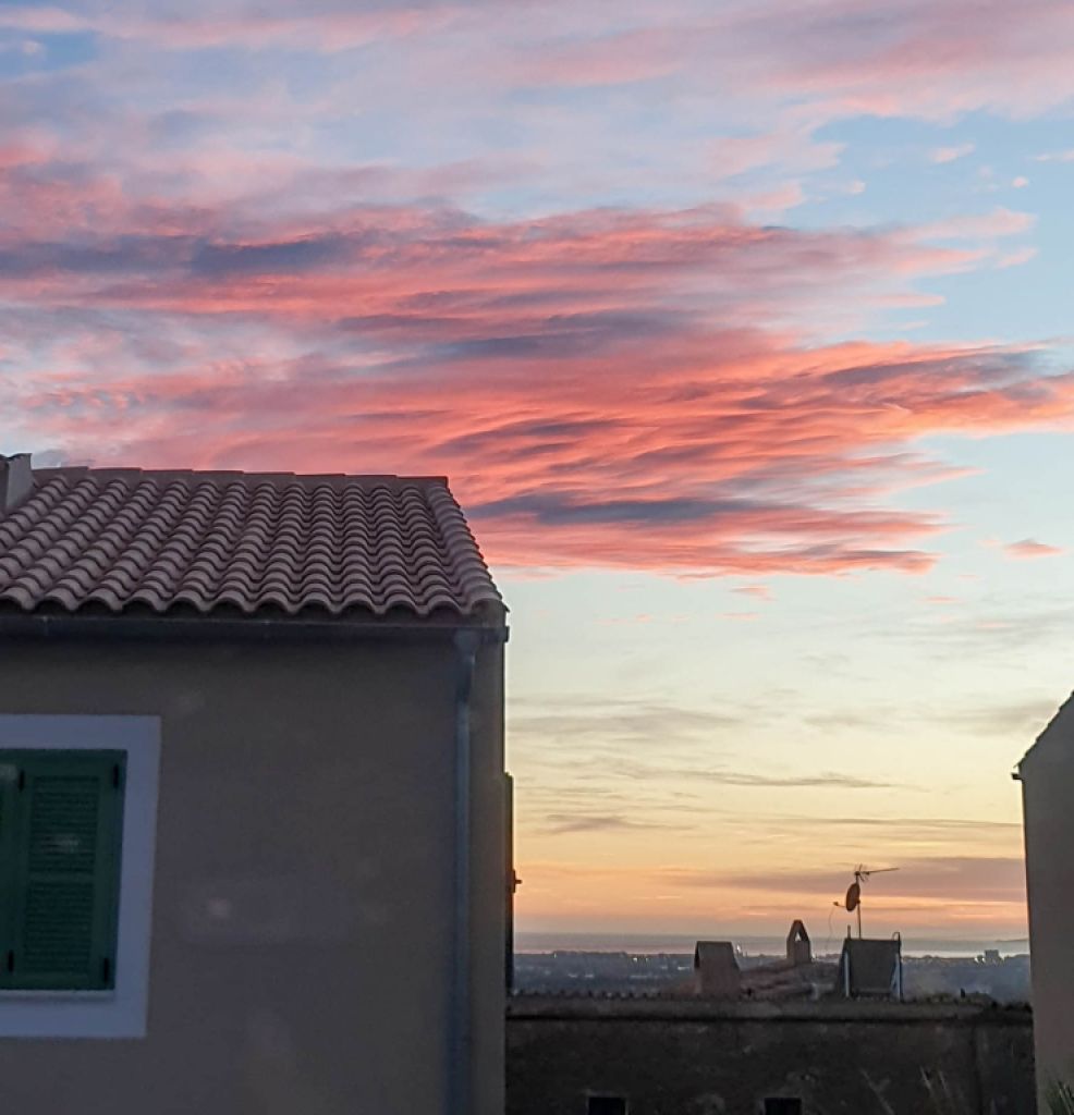 MARRATXI: Gepflegtes 4 SZ-Stadthaus mit Pool  im Palma-Radius zu verkaufen (Neubau aus 2022)