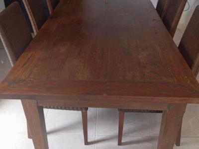 Mesa de madera maciza con 6 sillas