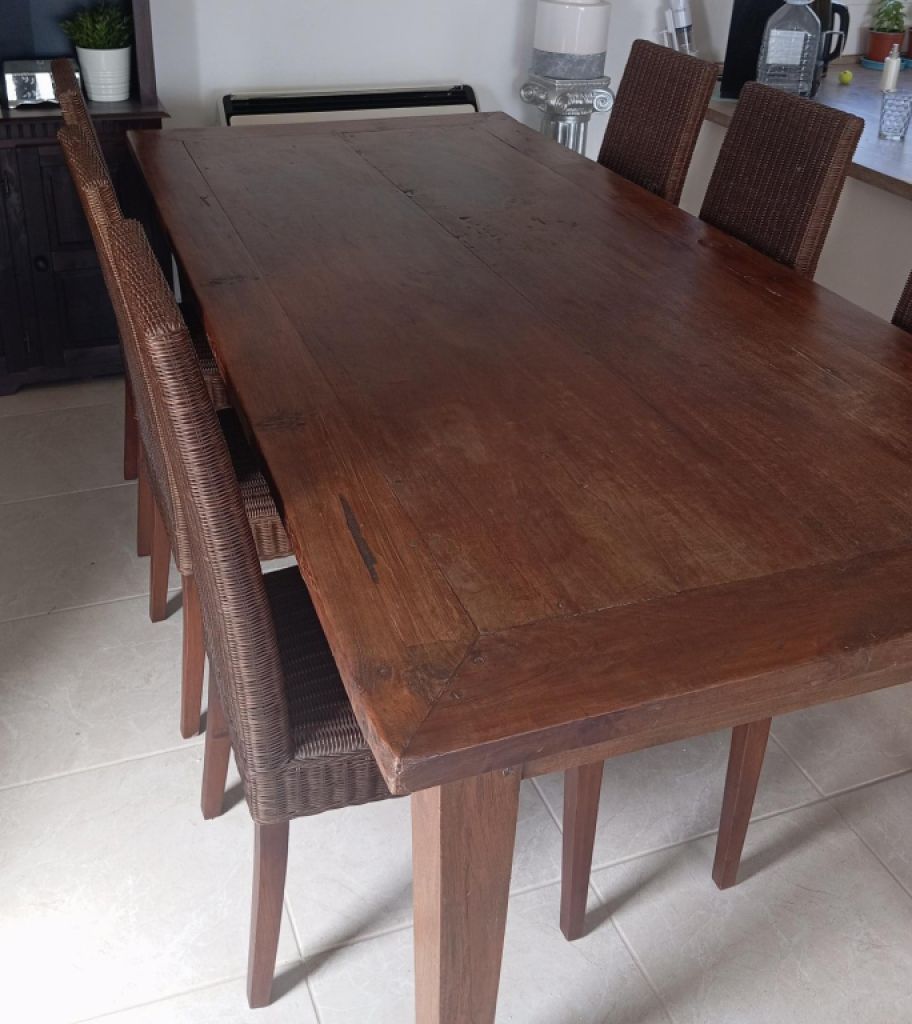 Mesa de madera maciza con 6 sillas