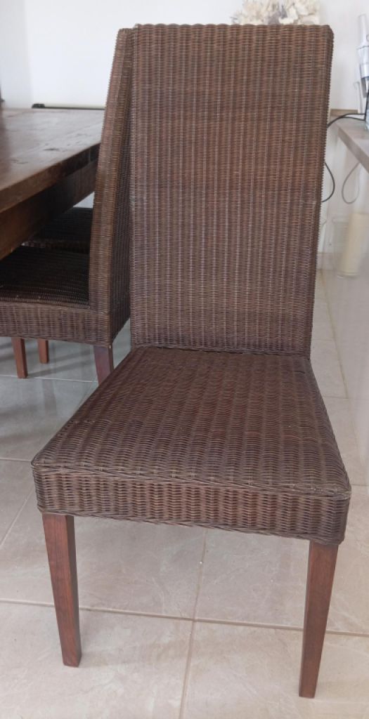 Mesa de madera maciza con 6 sillas