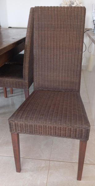 Mesa de madera maciza con 6 sillas