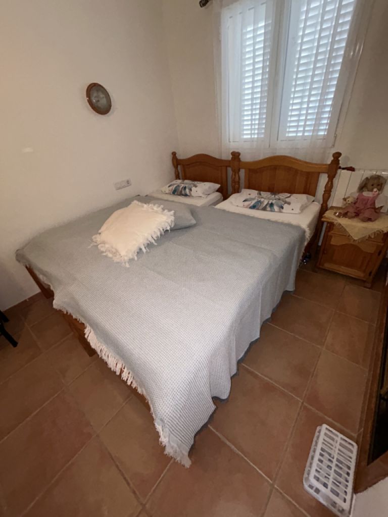 Estructura de madera maciza para 2 camas individuales