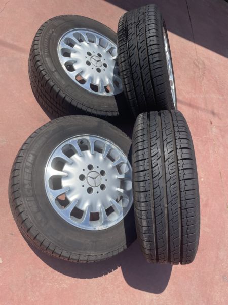 Mercedes Vito R16X7 ET42 Felgensatz. Verankerung 5X112 Praktisch neue Reifen Größe 215