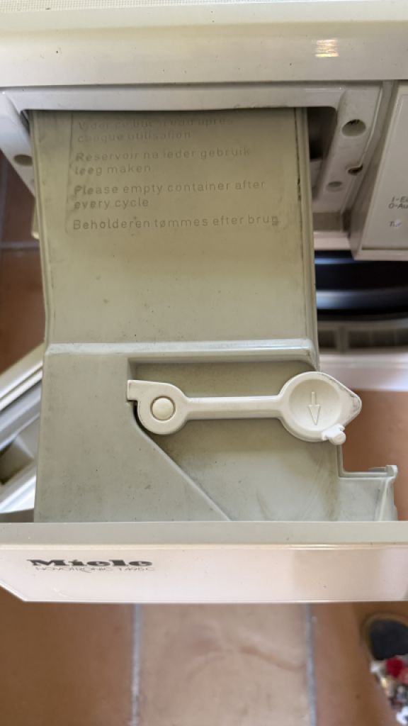 Miele Trockner defekt zu verschenken