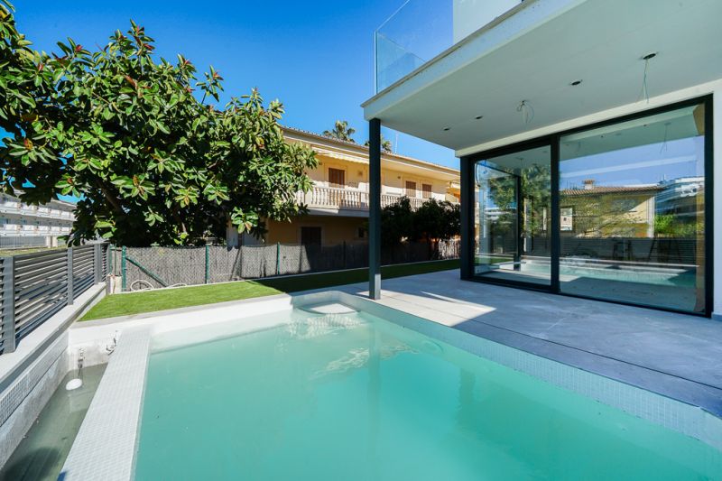 Pareado moderno segunda linea Puerto Alcudia