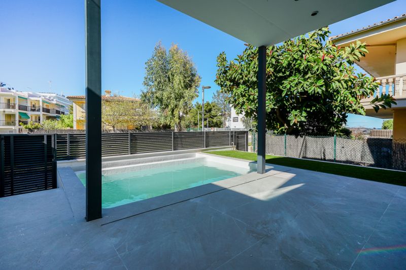 Pareado moderno segunda linea Puerto Alcudia