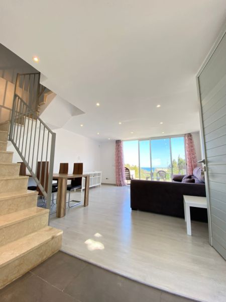 Adosado moderno con piscina privada y vistas al mar en Cala Mandia