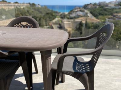 Adosado moderno con piscina privada y vistas al mar en Cala Mandia