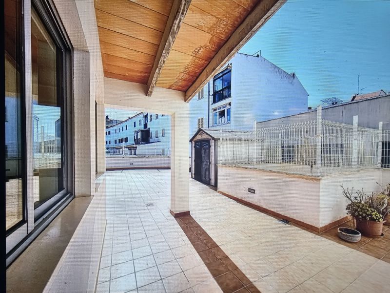 Moderne, grosse Wohnung mit XXL Terrasse-teilüberdacht am Rande vo