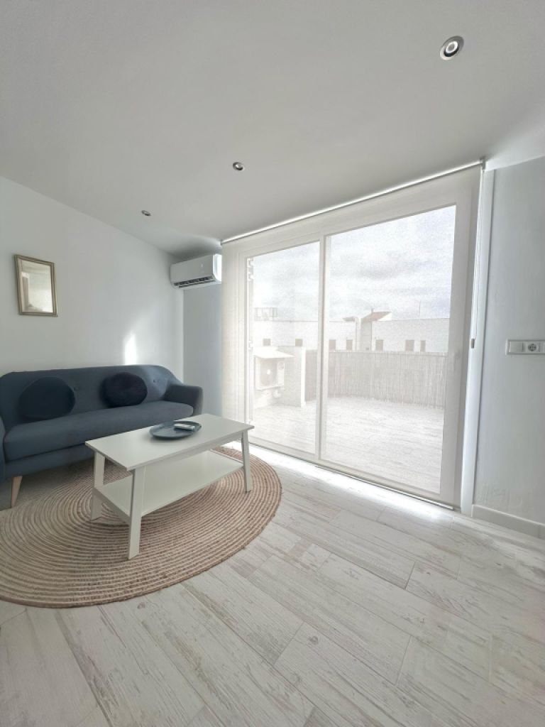 Moderne helle Dachgeschosswohnung in S´Illot