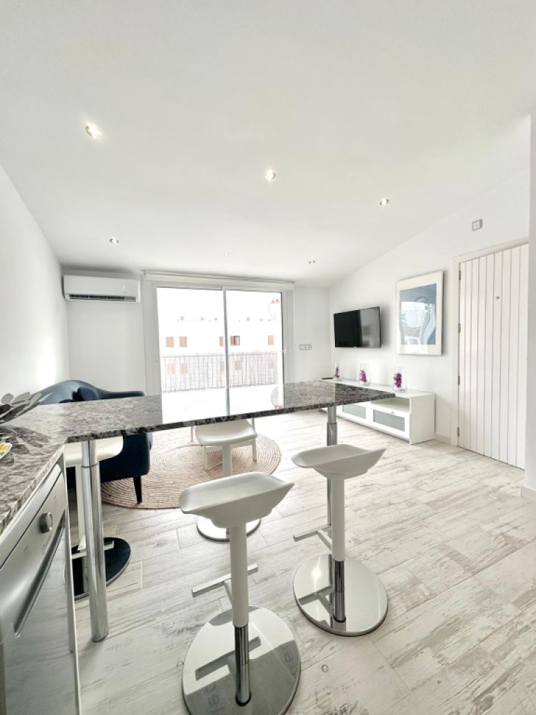 Moderne helle Dachgeschosswohnung in S´Illot