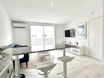 Moderne helle Dachgeschosswohnung in S´Illot