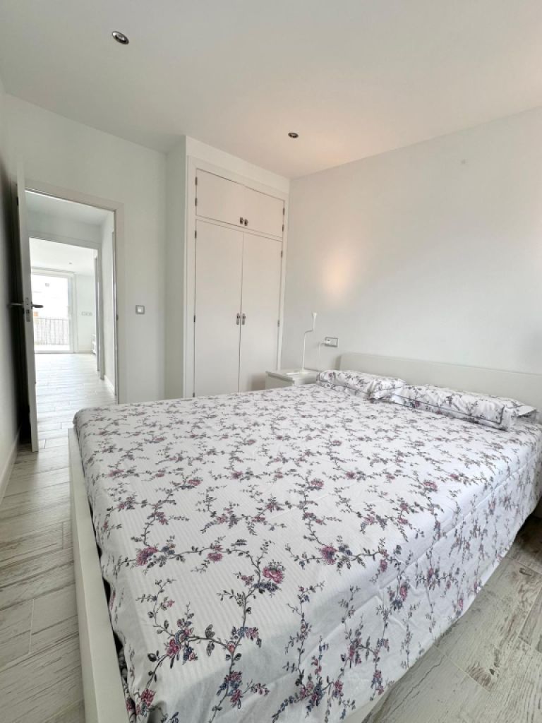 Moderne helle Dachgeschosswohnung in S´Illot