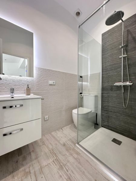 Moderne helle Dachgeschosswohnung in S´Illot