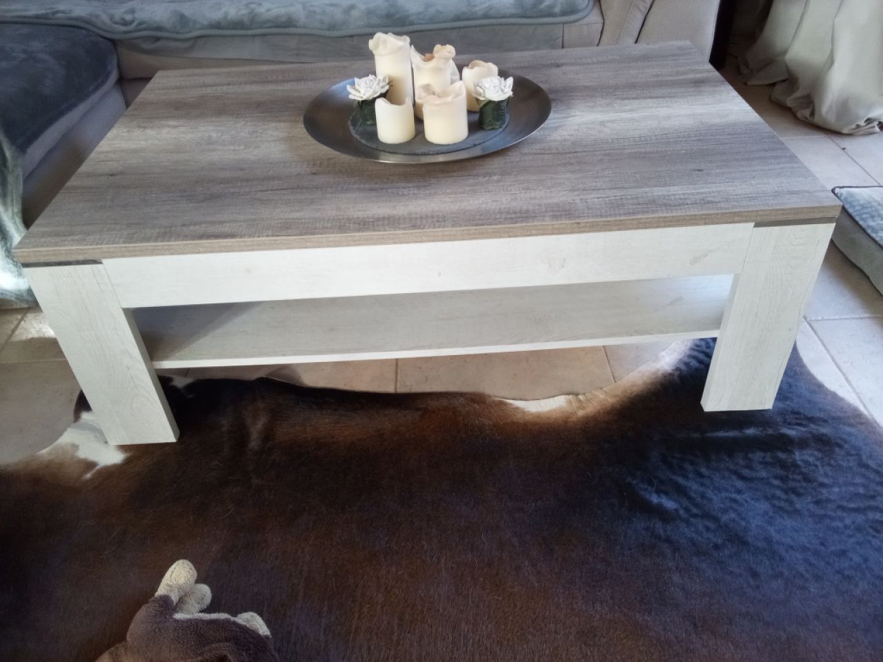 Moderner fast neuer Couchtisch zu verkaufen...